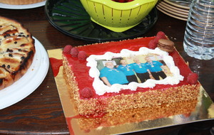Gâteau décoré avec la photo des champions de France (apporté par Guy LACOMB)
