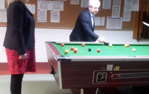 Mme CORNEILLE et M CHAPRIER jouent au Blackball