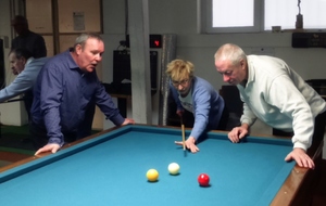 Le billard français sur le "3m10" : c'est pas facile pour les débutantes : en plus il faut gérer le chevalet au milieu du billard...