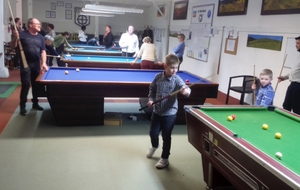 La salle de billard en pleine agitation, ça fait plaisir à voir ...