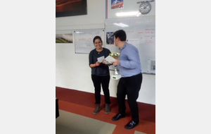Tombola : remise du 1er prix (bon une coiffure femme chez "Coiffure Océane" à MORSCHWILLER LE BAS