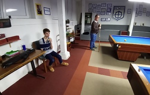 2022-03-11 Le billard se pratique même avec un bras dans le plâtre