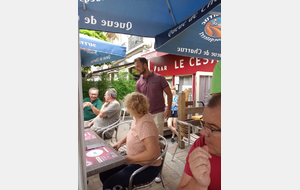 Au restaurant à midi