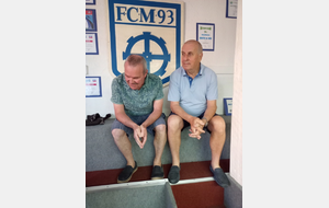 Les 2 compères du Muppets show surveillent le stage