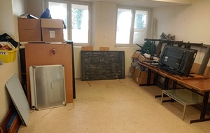 Rangement des salles de stockage au sous-sol