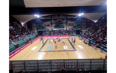 Soirée au palais des sports - Match de volley