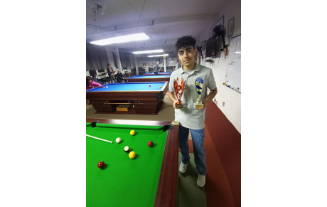 2025-01-14 - Amir KERKAR avec ses trophées 2023-2024